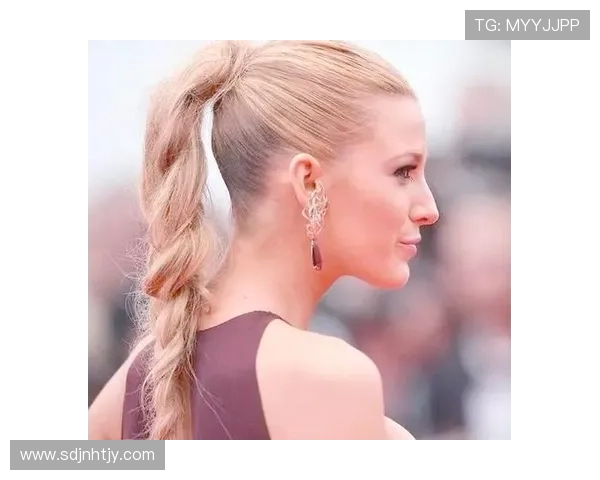 足球明星的独特发型女神们如何引领时尚潮流与运动风格的完美结合 足球明星的独特发型女神们如何引领时尚潮流与运动风格的完美结合