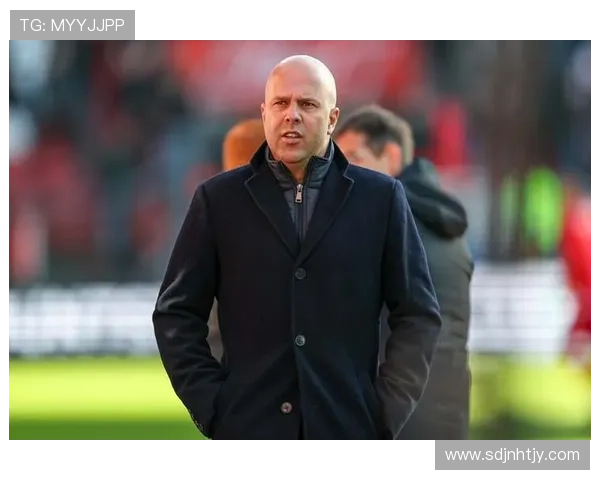 美国足球明星专访视频揭示他们的训练生活与职业梦想