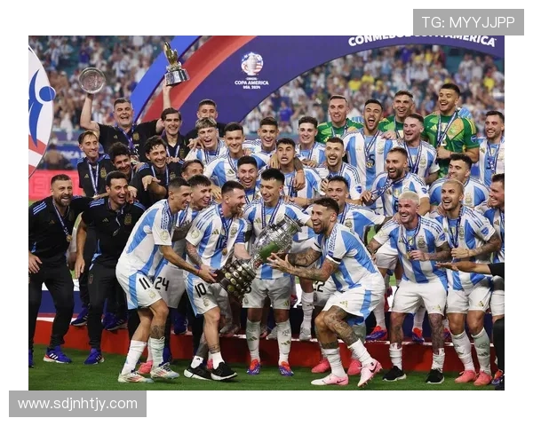 与足球明星共同畅享精彩瞬间的框架之旅